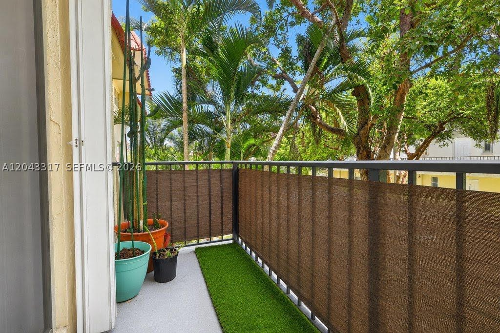 6705 N Kendall Dr 312 Property Photo 16