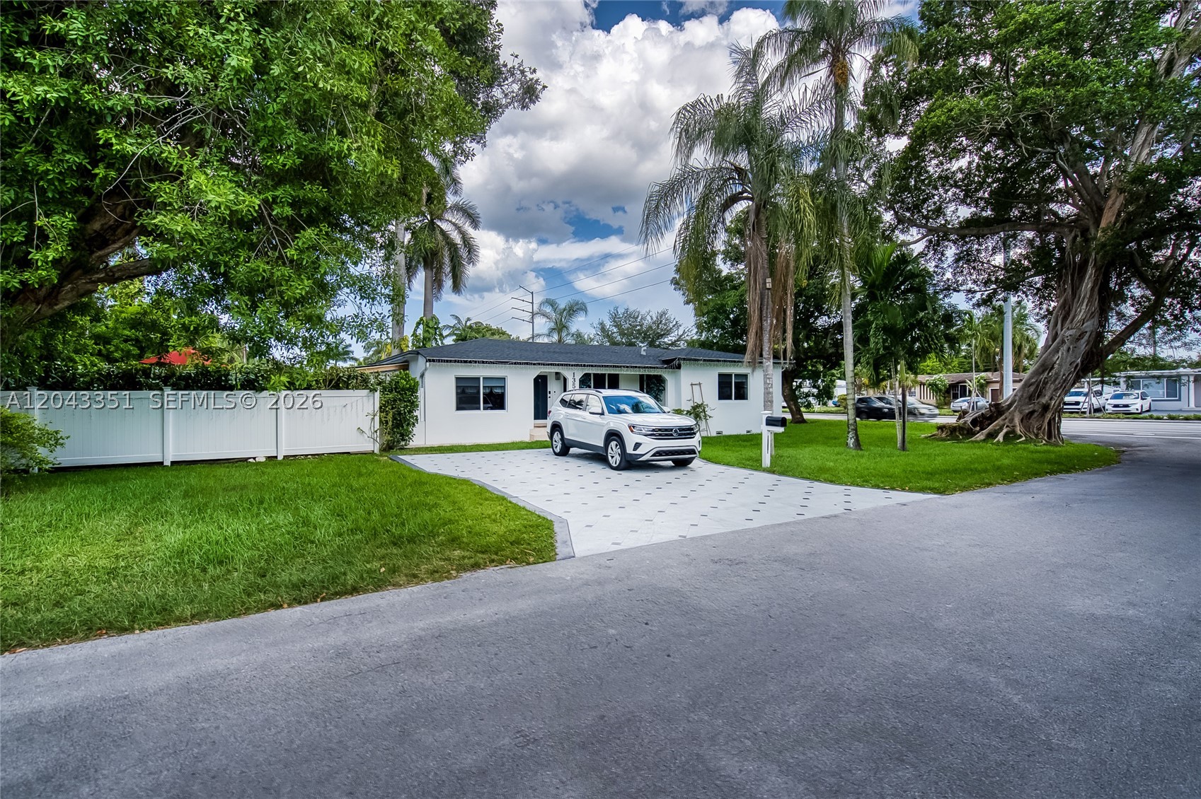 13501 Ne Miami Ct Property Photo 1