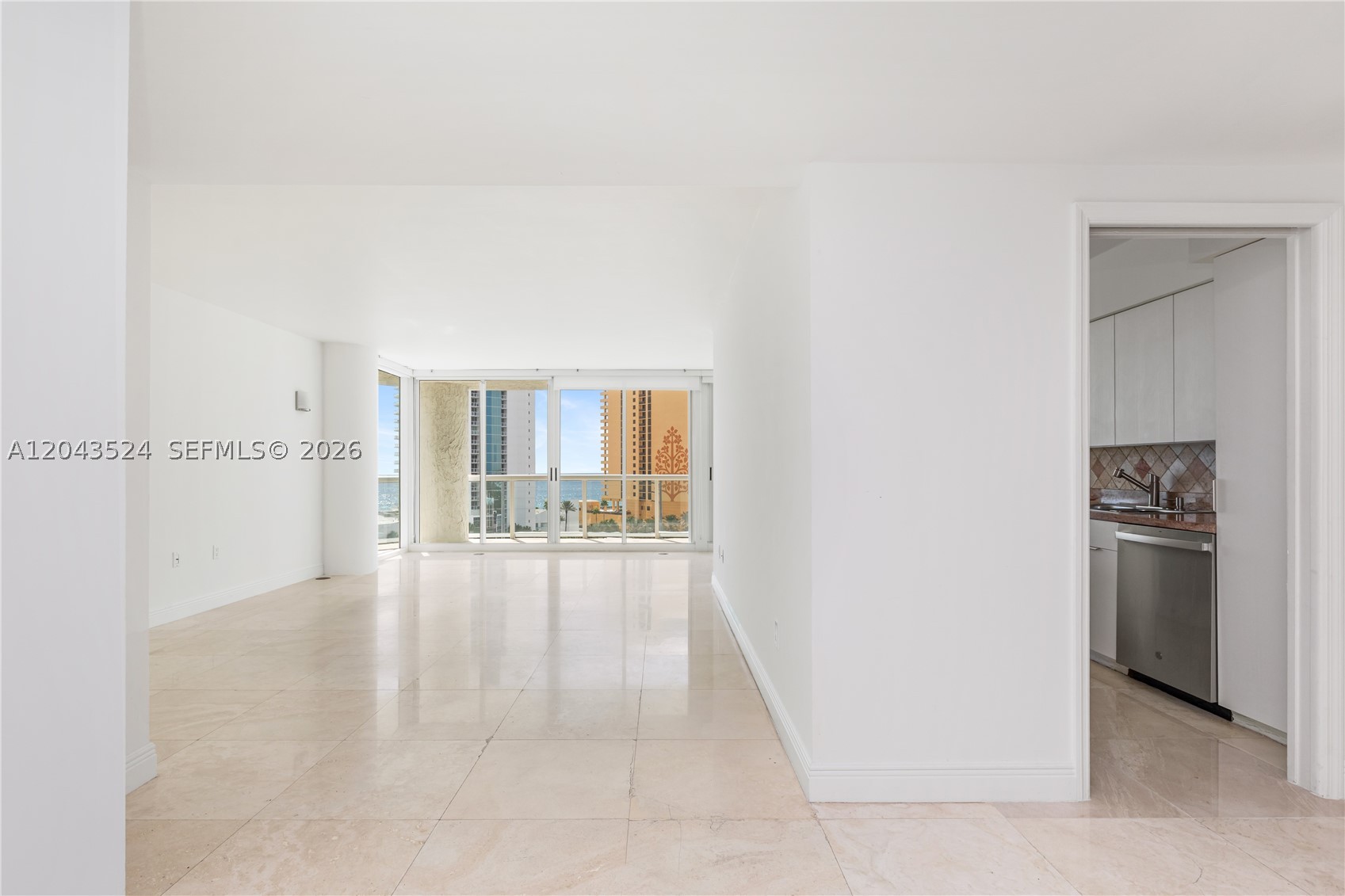 16400 Collins Ave 942 Property Photo 5