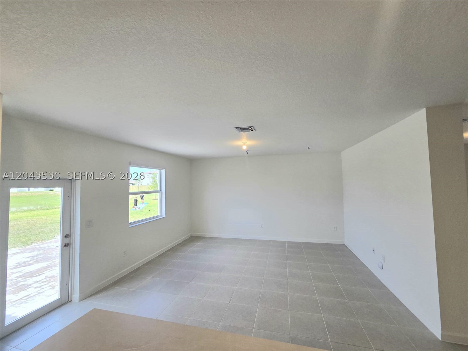 2423 Se 30th St Property Photo 6
