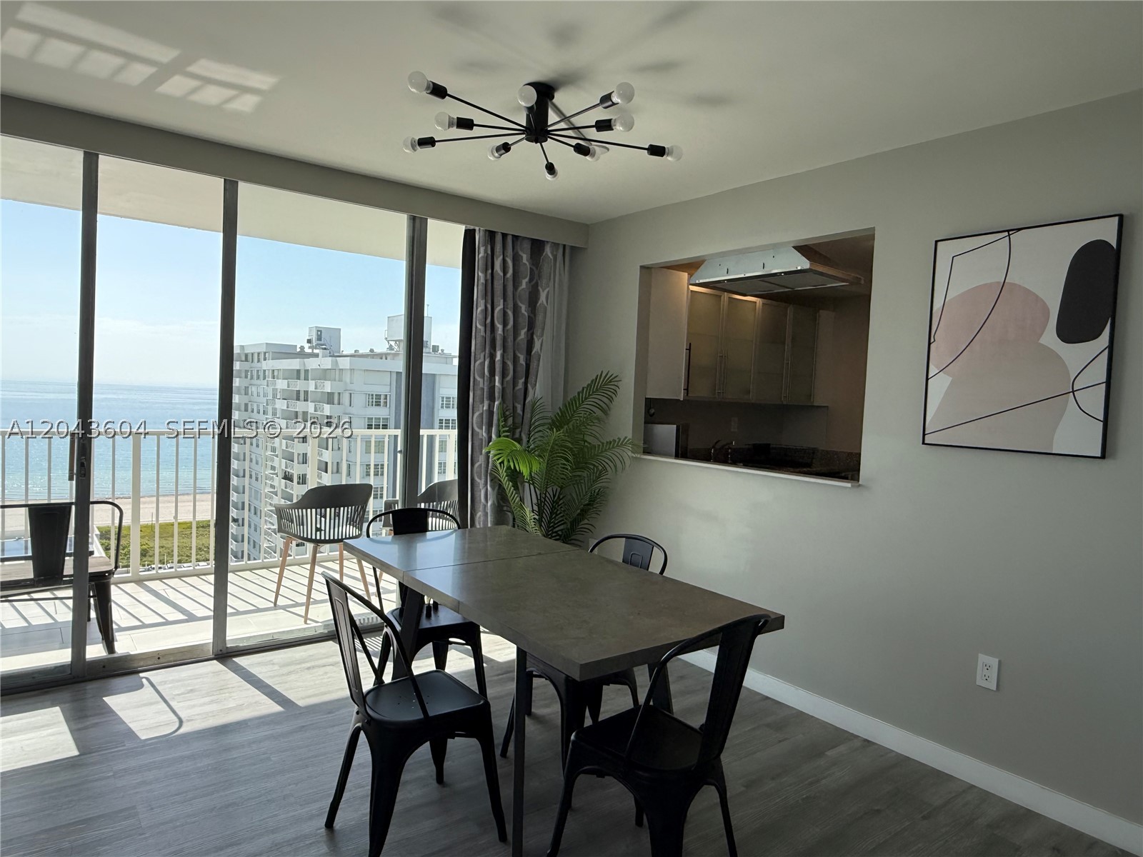 5838 Collins Ave 15h Property Photo 5