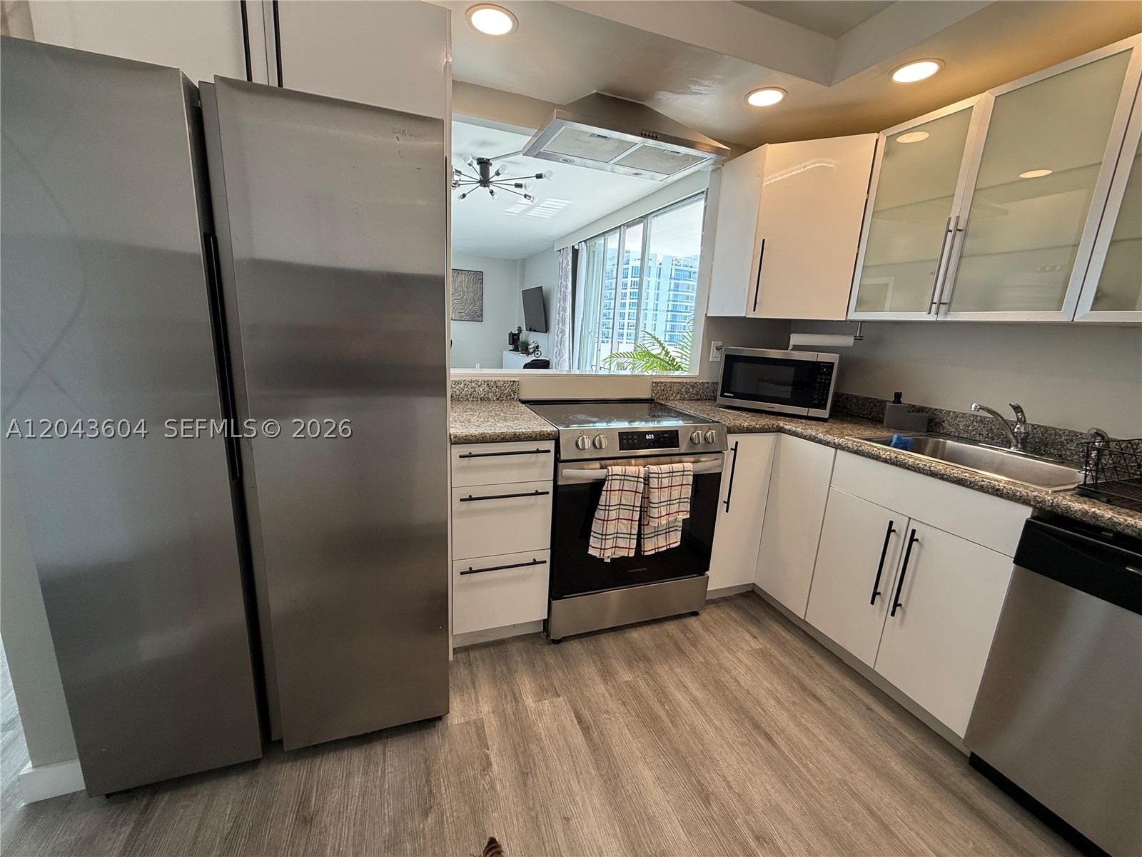 5838 Collins Ave 15h Property Photo 8