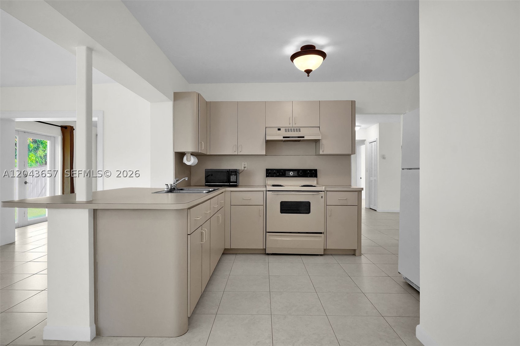 14375 Lake Candlewood Ct Property Photo 12