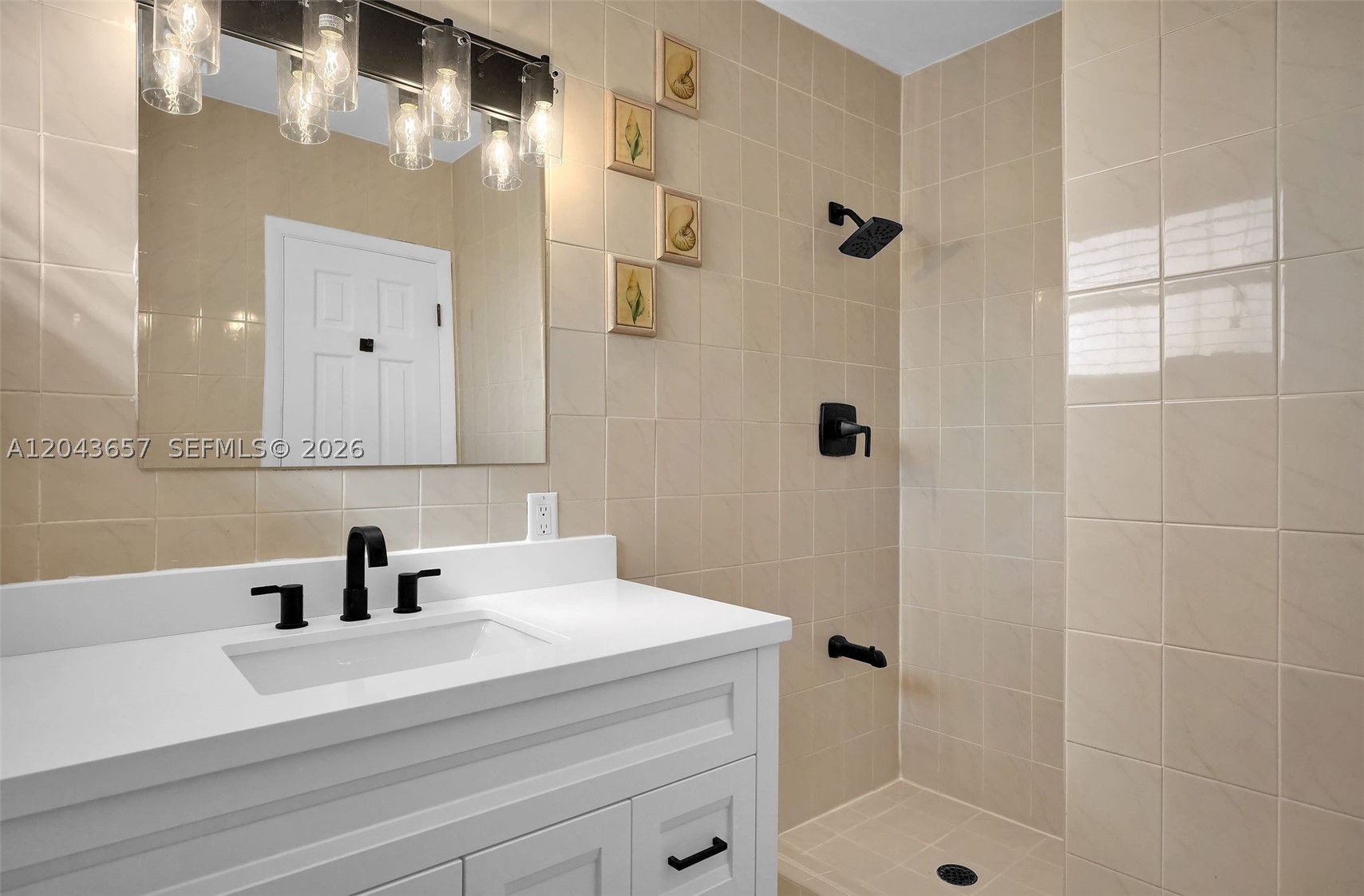 14375 Lake Candlewood Ct Property Photo 18