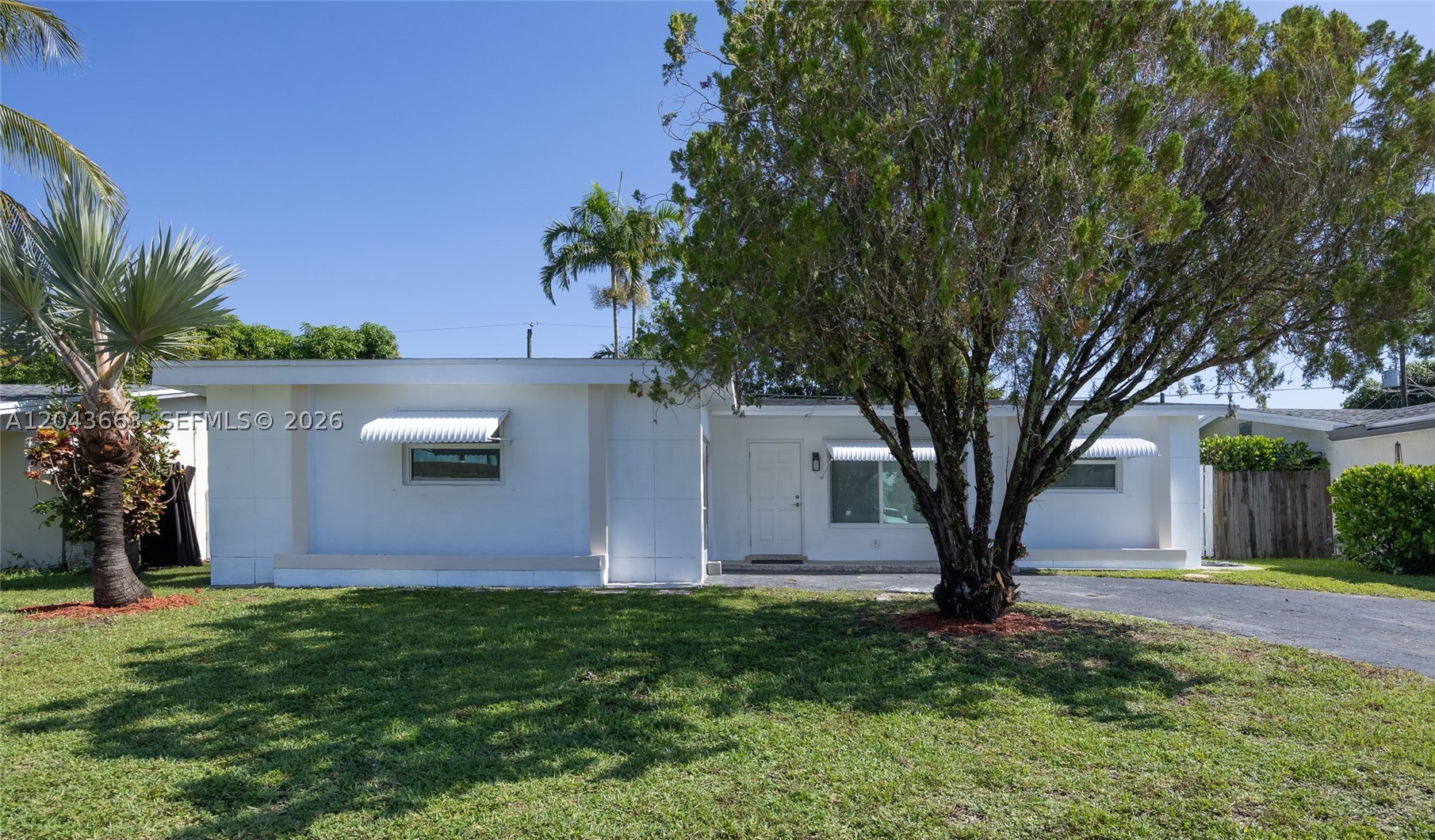 8571 Nw 27th Pl Property Photo 2