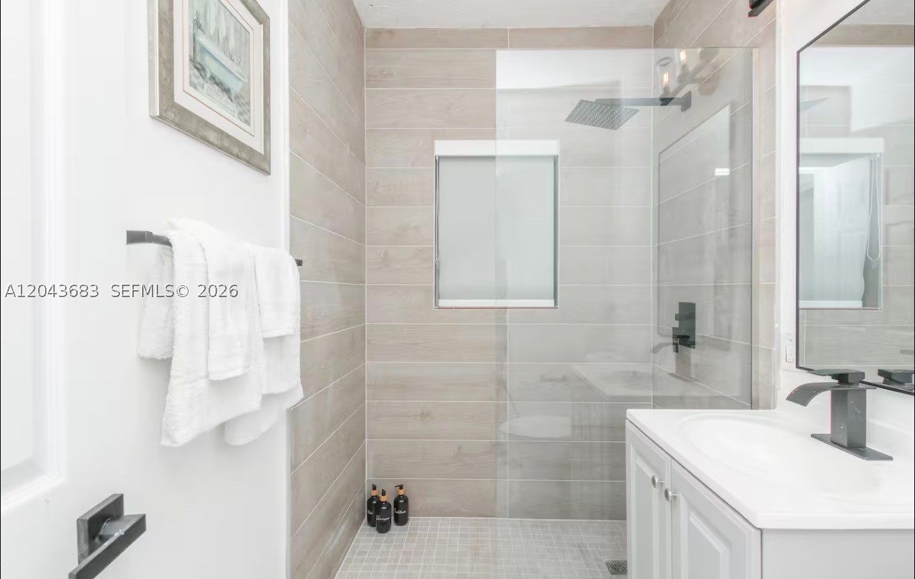 5640 Ne Miami Ct Property Photo 12
