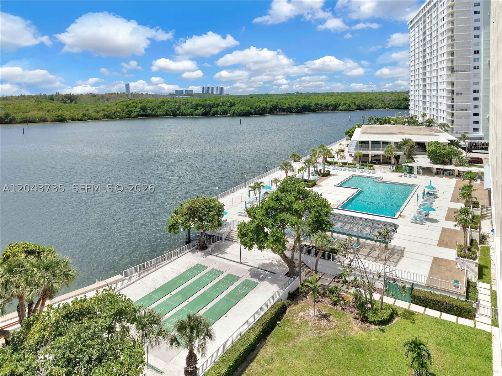 300 Bayview Dr 211 Property Photo 2