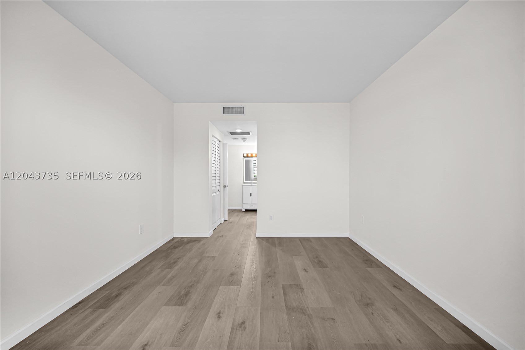 300 Bayview Dr 211 Property Photo 7