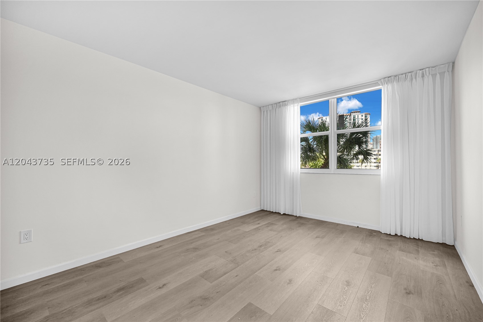 300 Bayview Dr 211 Property Photo 8