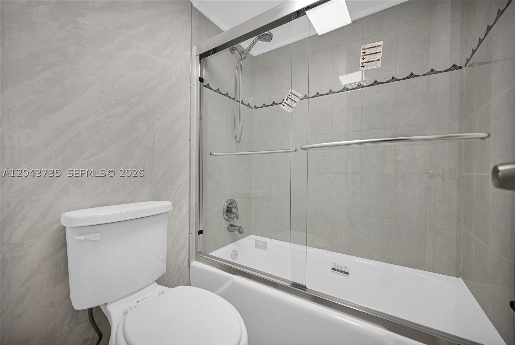 300 Bayview Dr 211 Property Photo 9