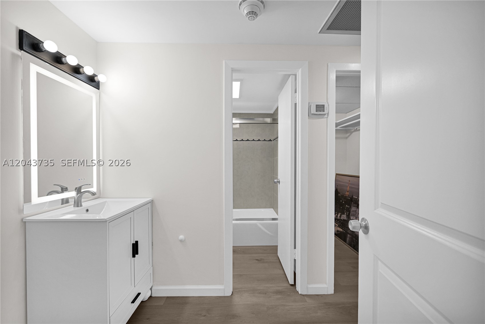 300 Bayview Dr 211 Property Photo 12