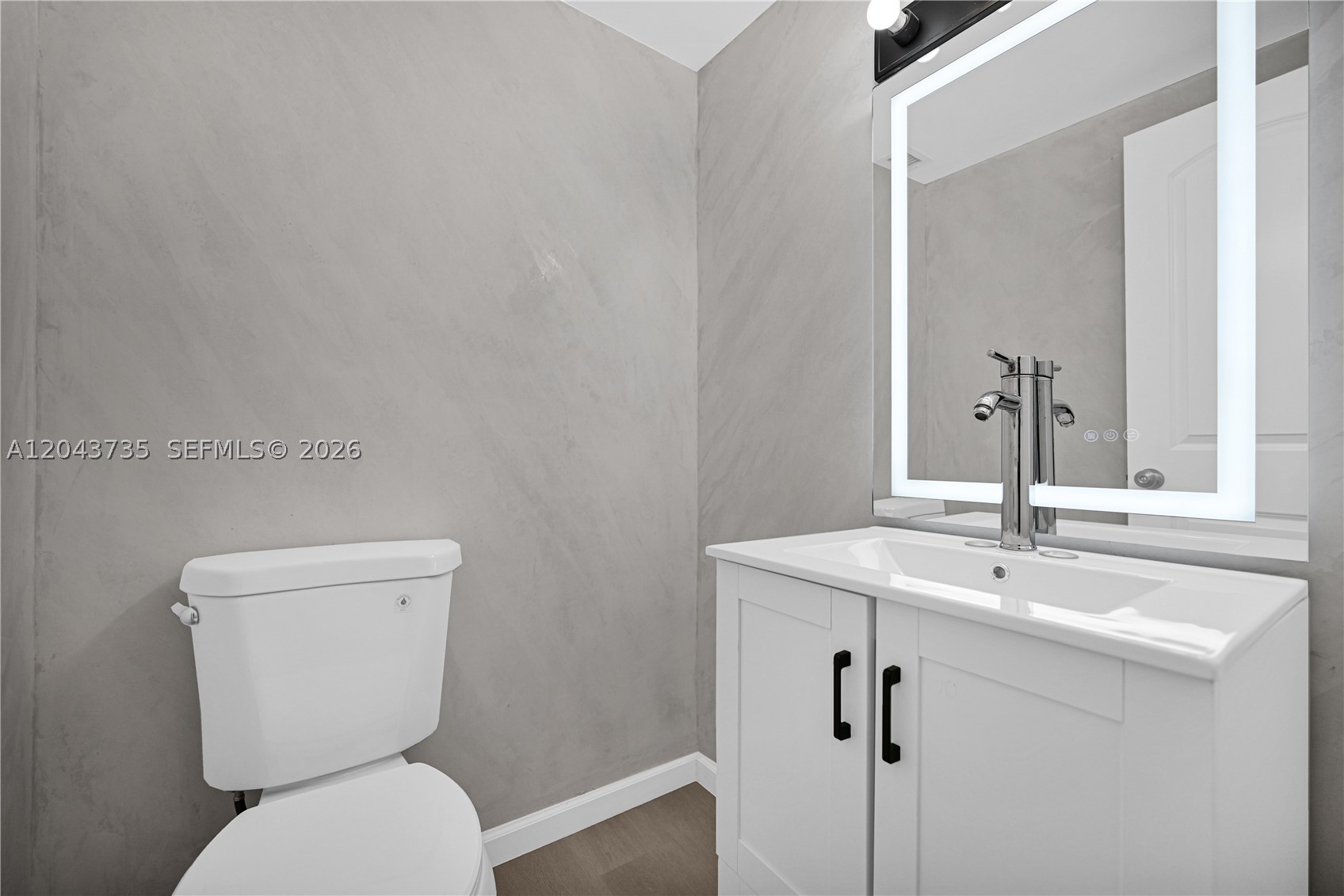 300 Bayview Dr 211 Property Photo 17