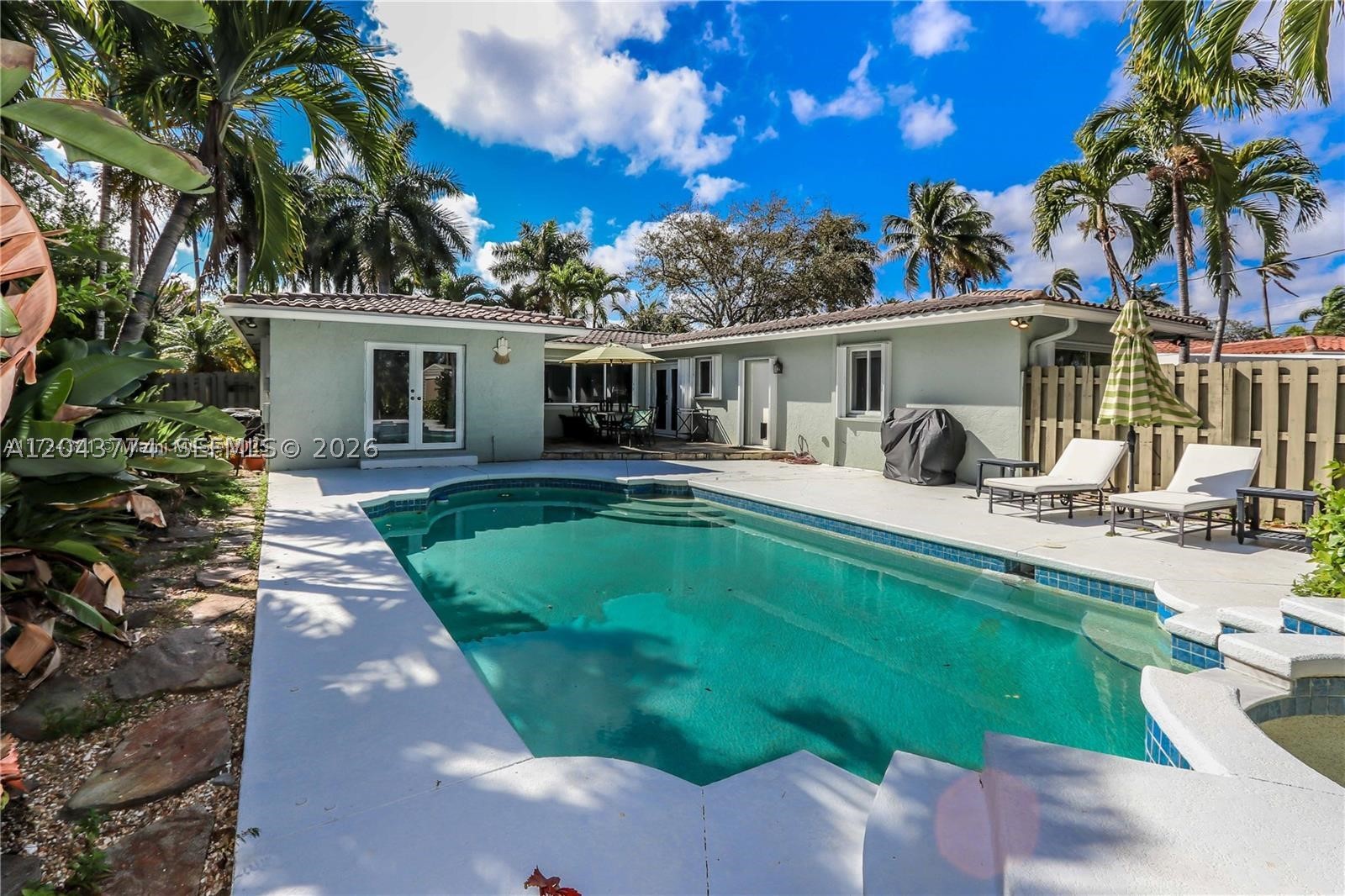 1147 Buchanan St Property Photo 4