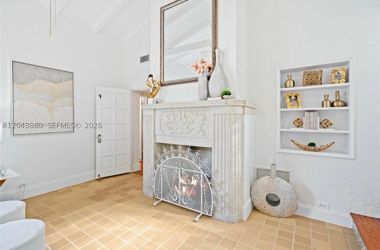 1056 Harrison St Property Photo 6