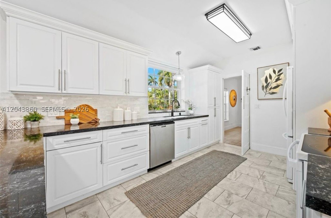 1056 Harrison St Property Photo 11