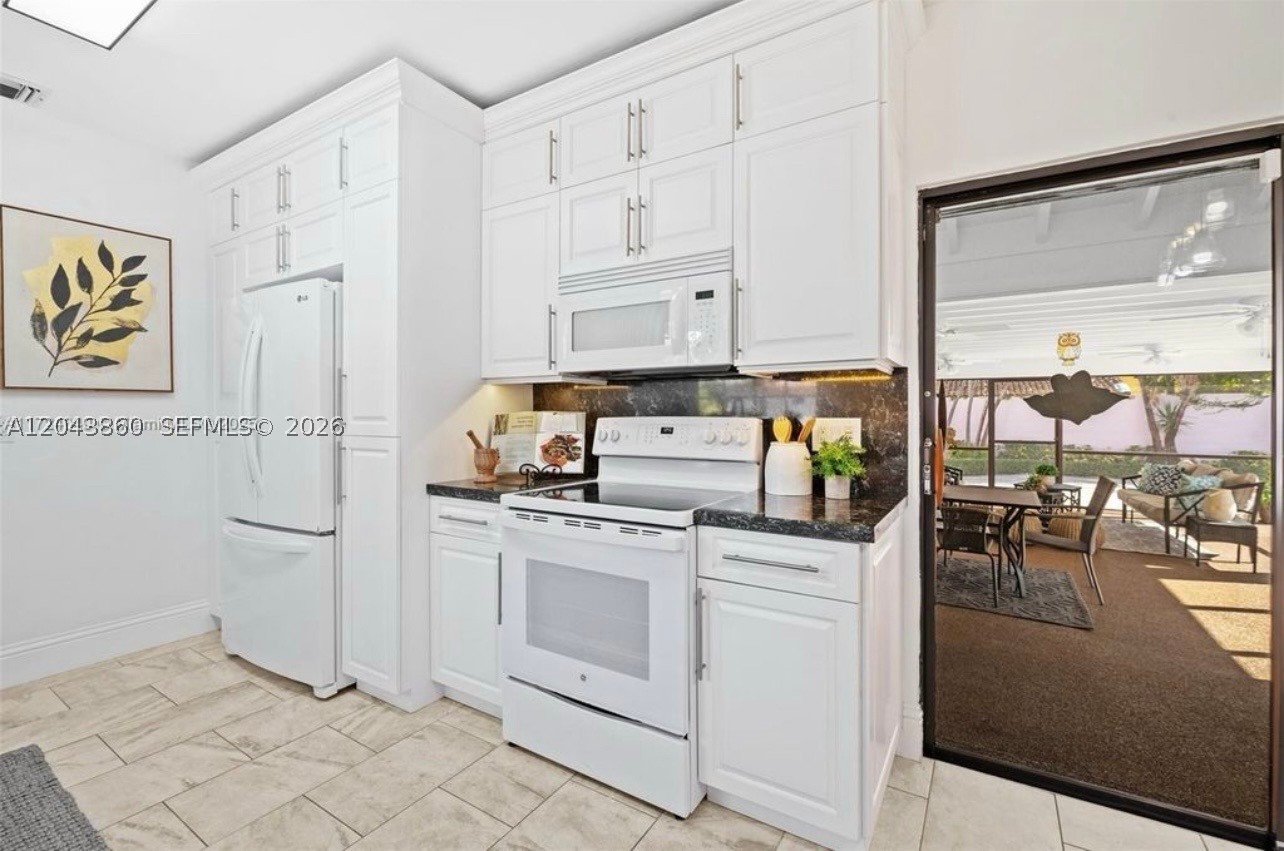 1056 Harrison St Property Photo 12