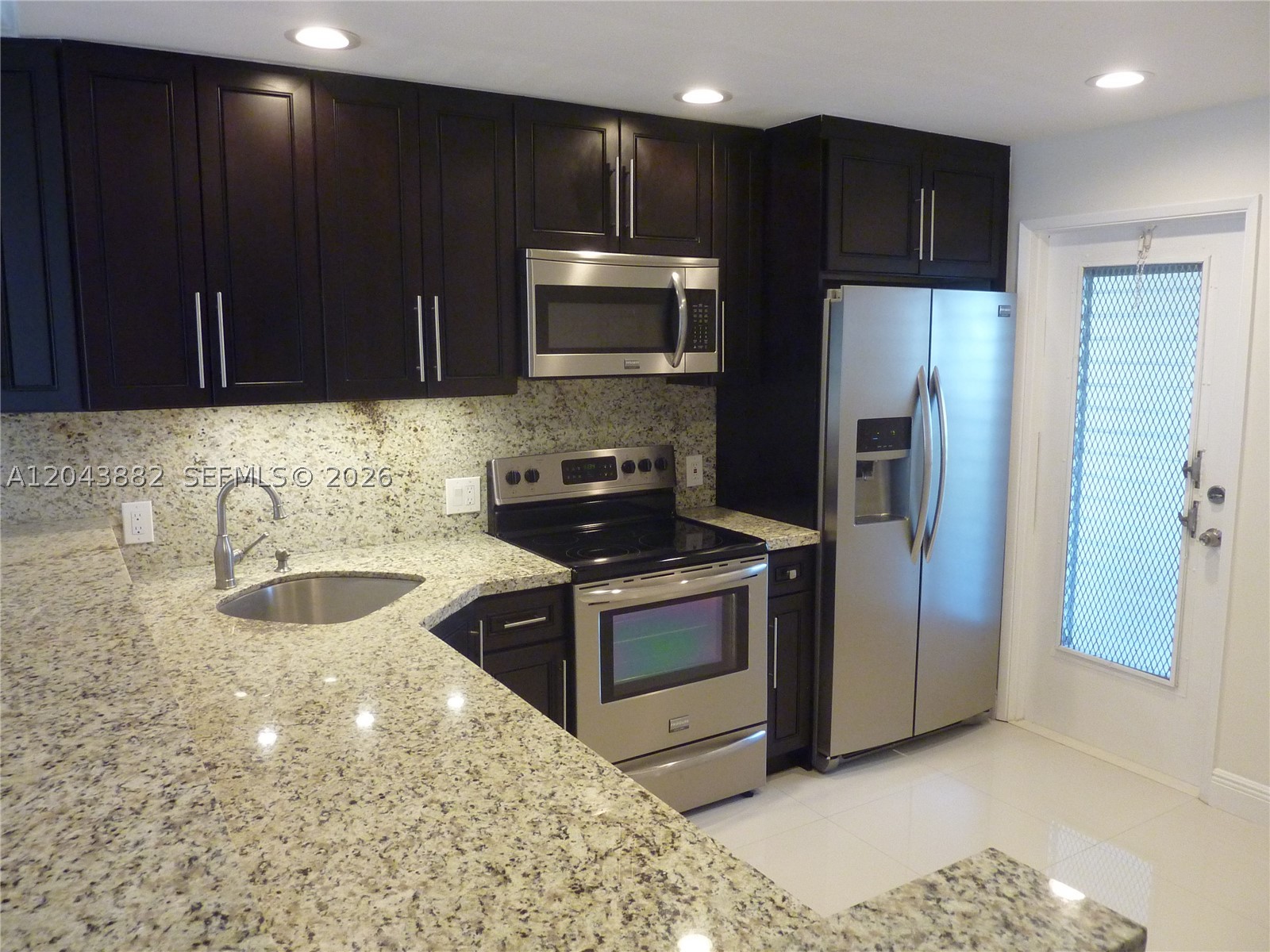 3200 N Palm Aire Dr 305 Property Photo 1