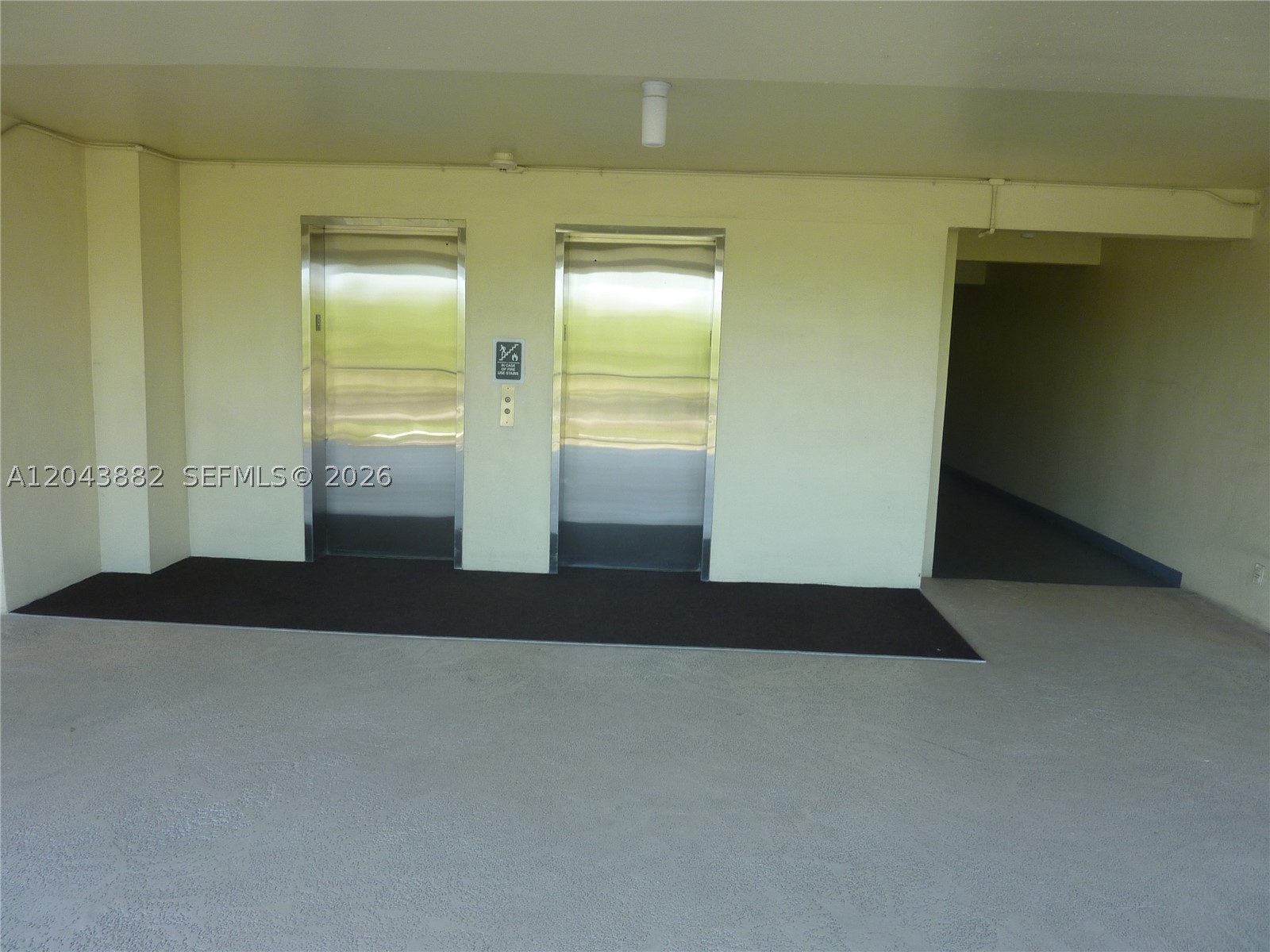3200 N Palm Aire Dr 305 Property Photo 4