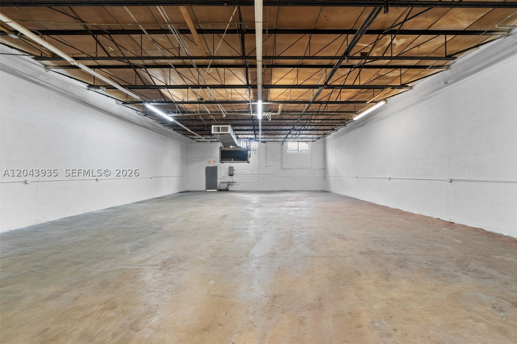 693 W 26th St Property Photo 11