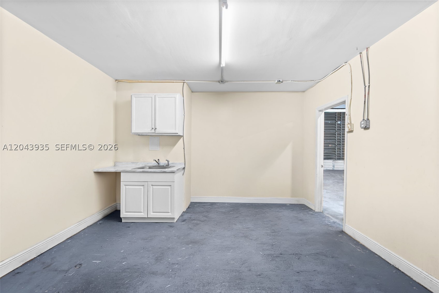 693 W 26th St Property Photo 16
