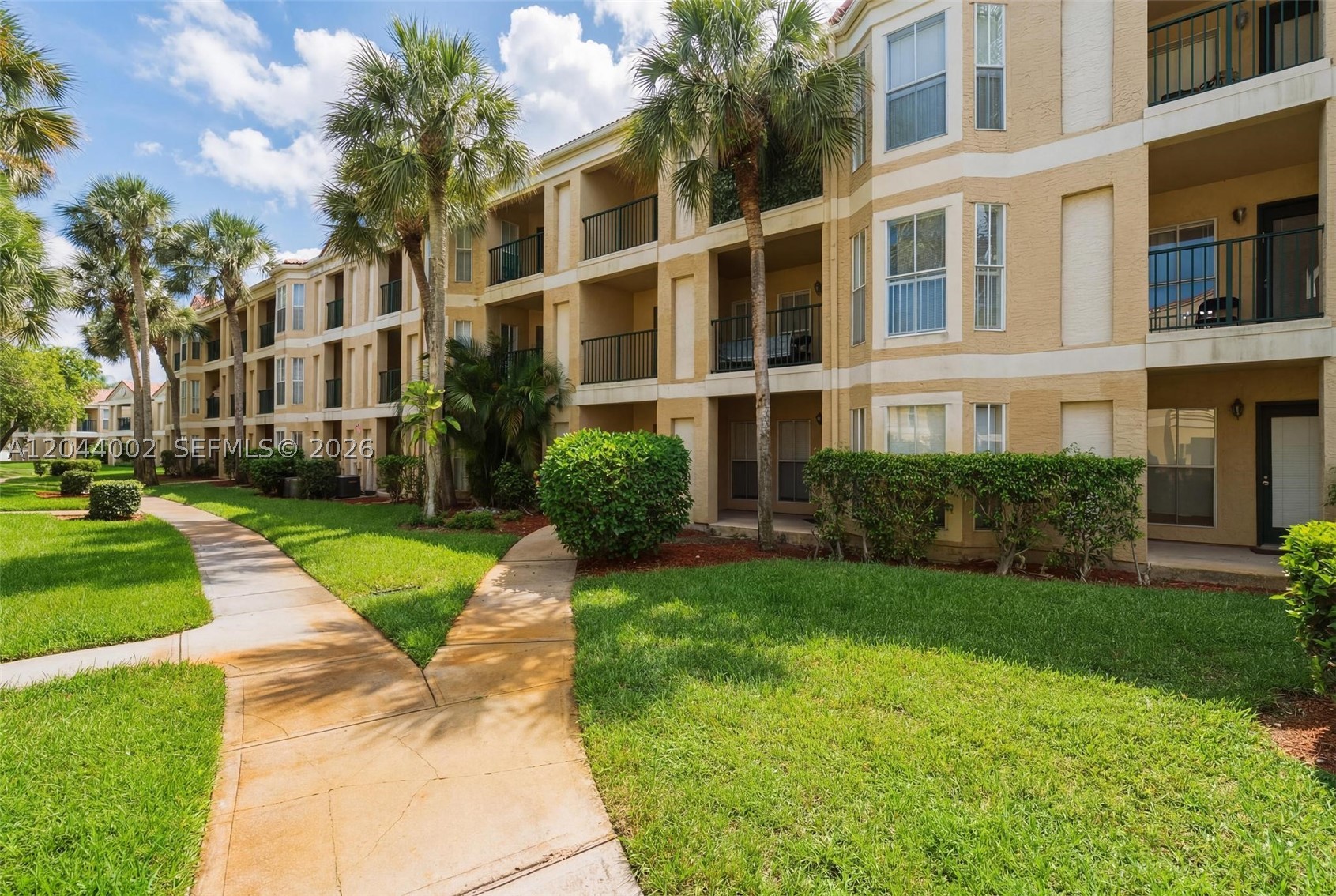 977 Riverside Dr 220 Property Photo 26