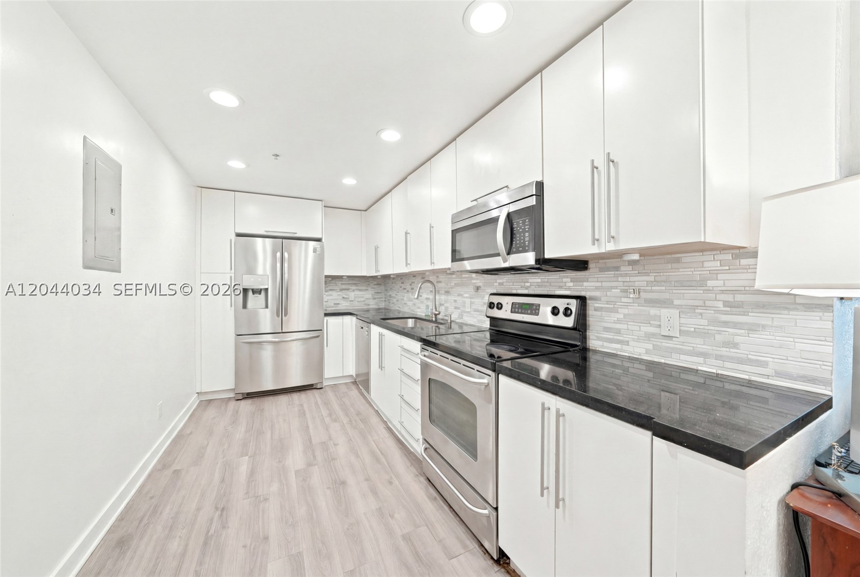 7501 E Treasure Dr 2s Property Photo 14