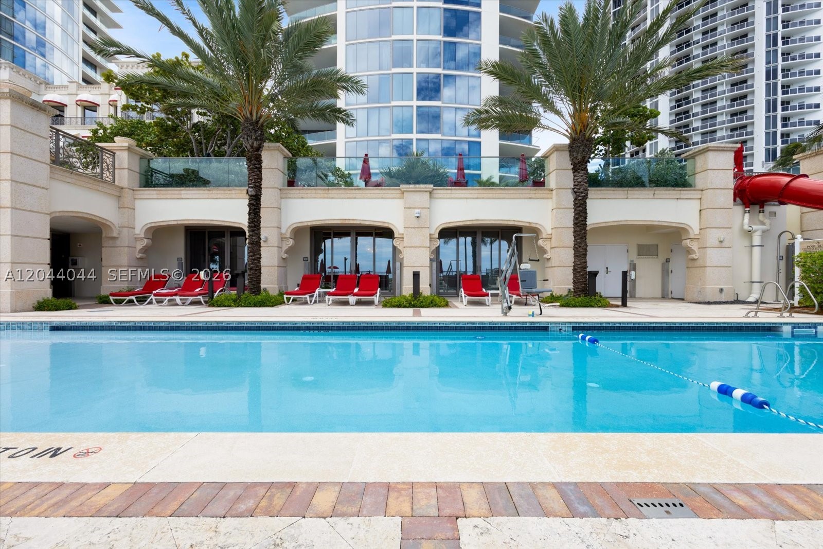17975 Collins Ave Bc#2 Property Photo
