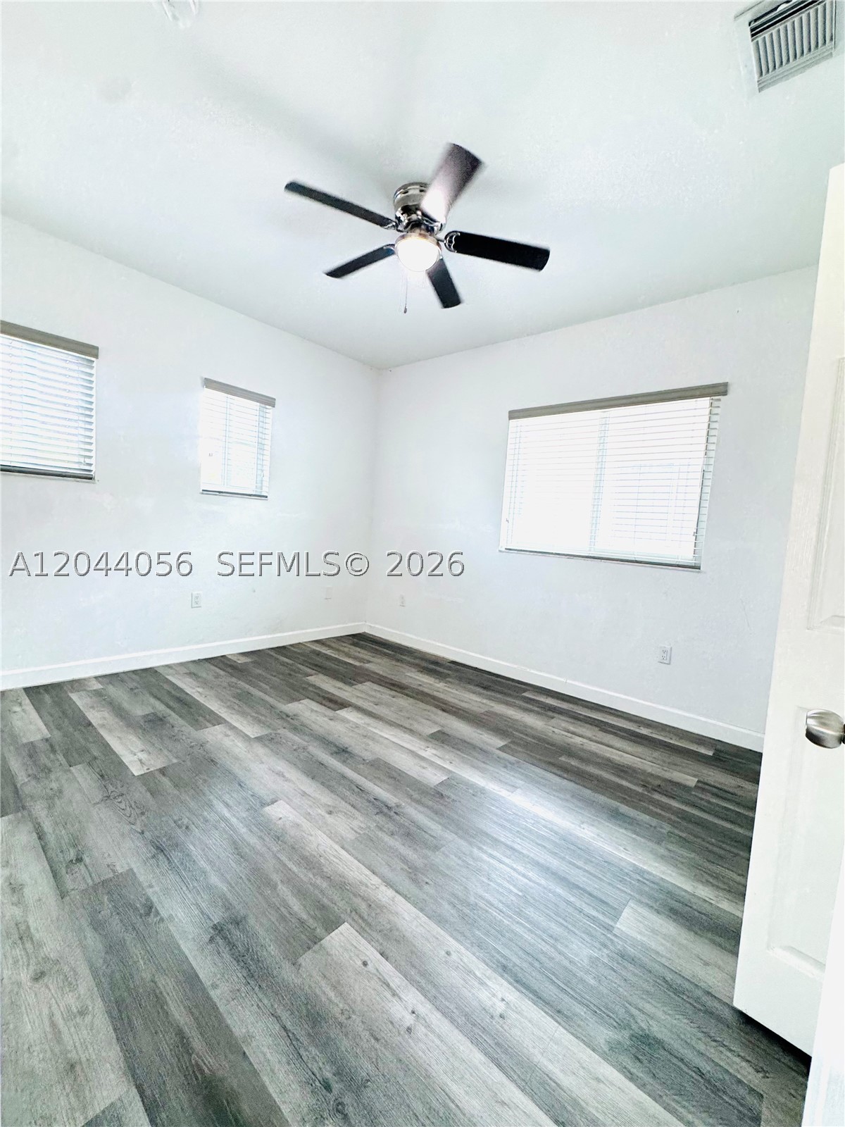 363 Ne 35th Ter Property Photo 17