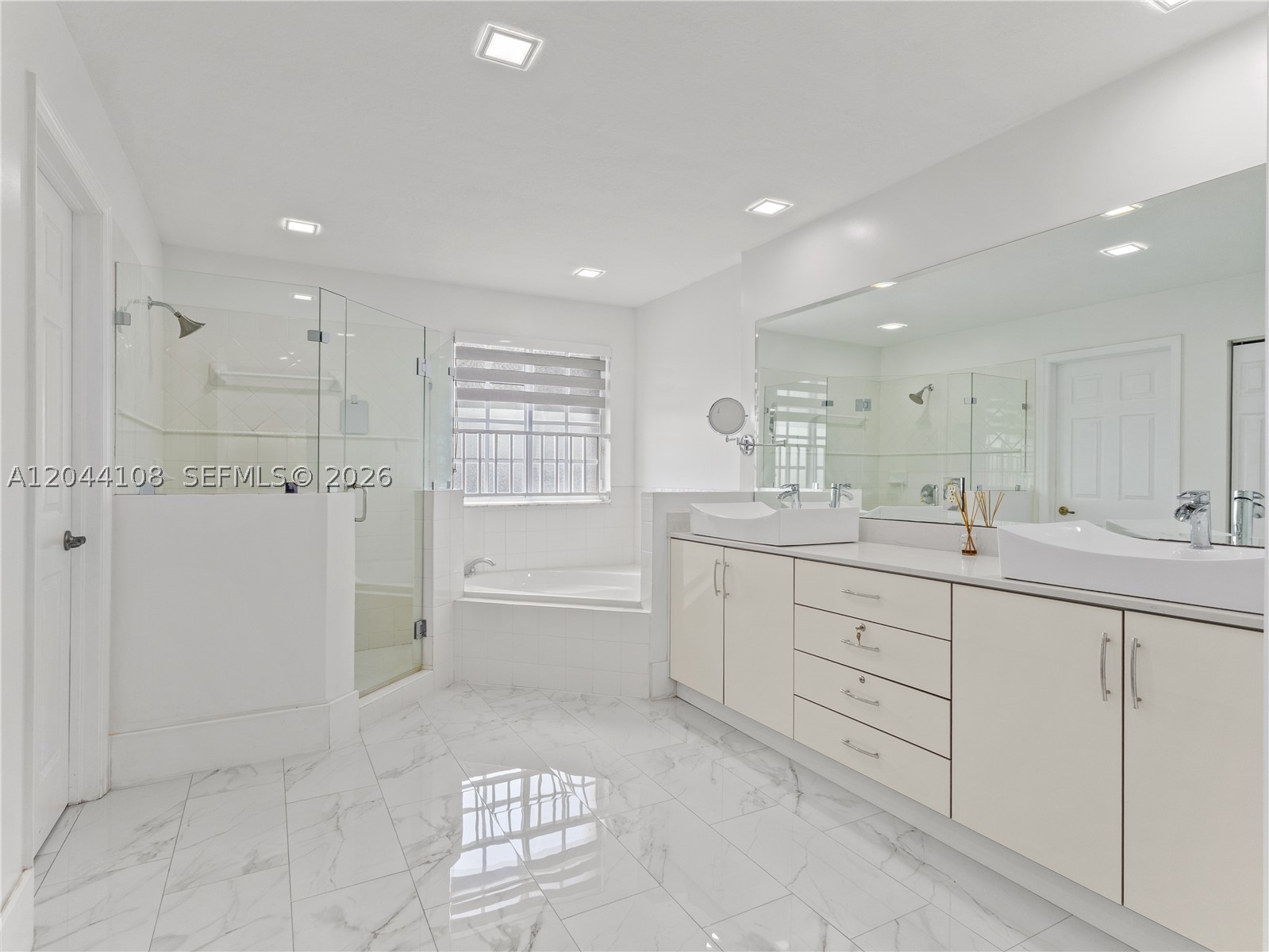7086 Nw 116th Ct Property Photo 5