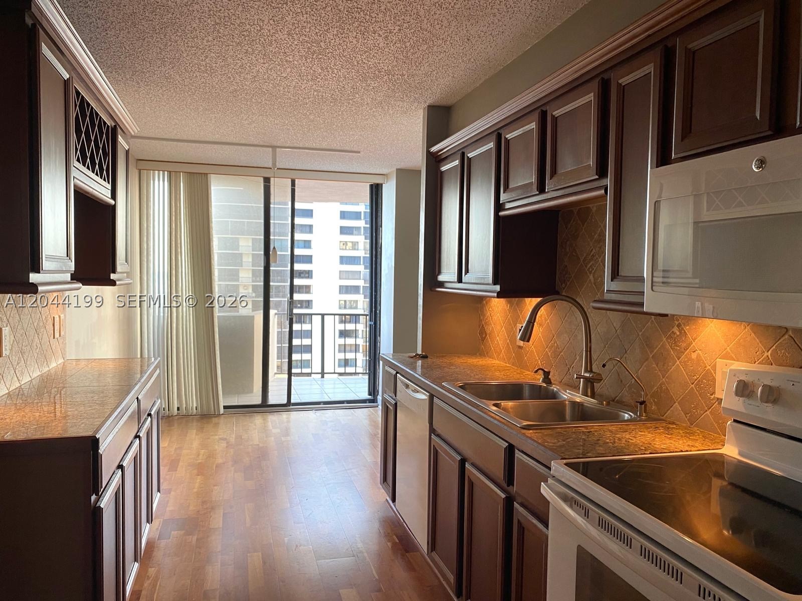 4200 N Ocean Dr 1-1103 Property Photo 6
