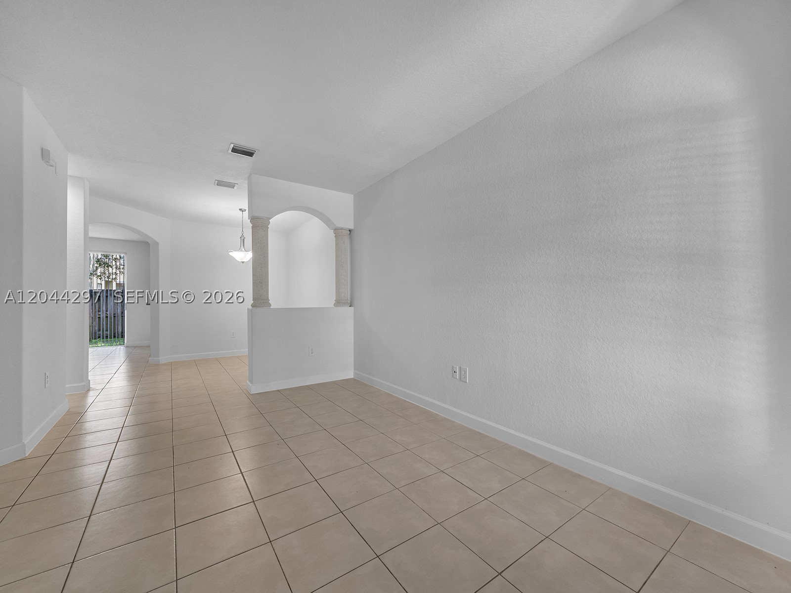 2482 Se 15th Ct Property Photo 2