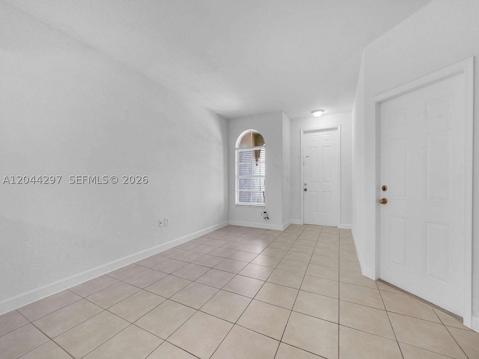 2482 Se 15th Ct Property Photo 5