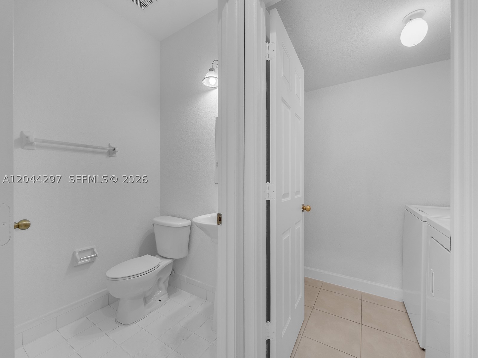 2482 Se 15th Ct Property Photo 9