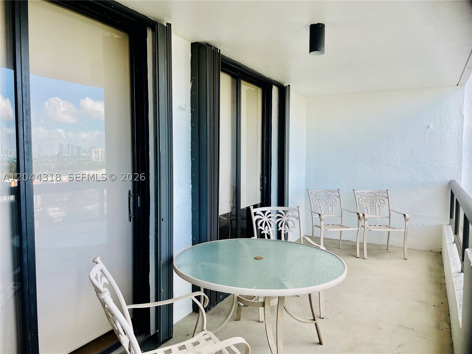 2555 Collins Ave 2006 Property Photo 2