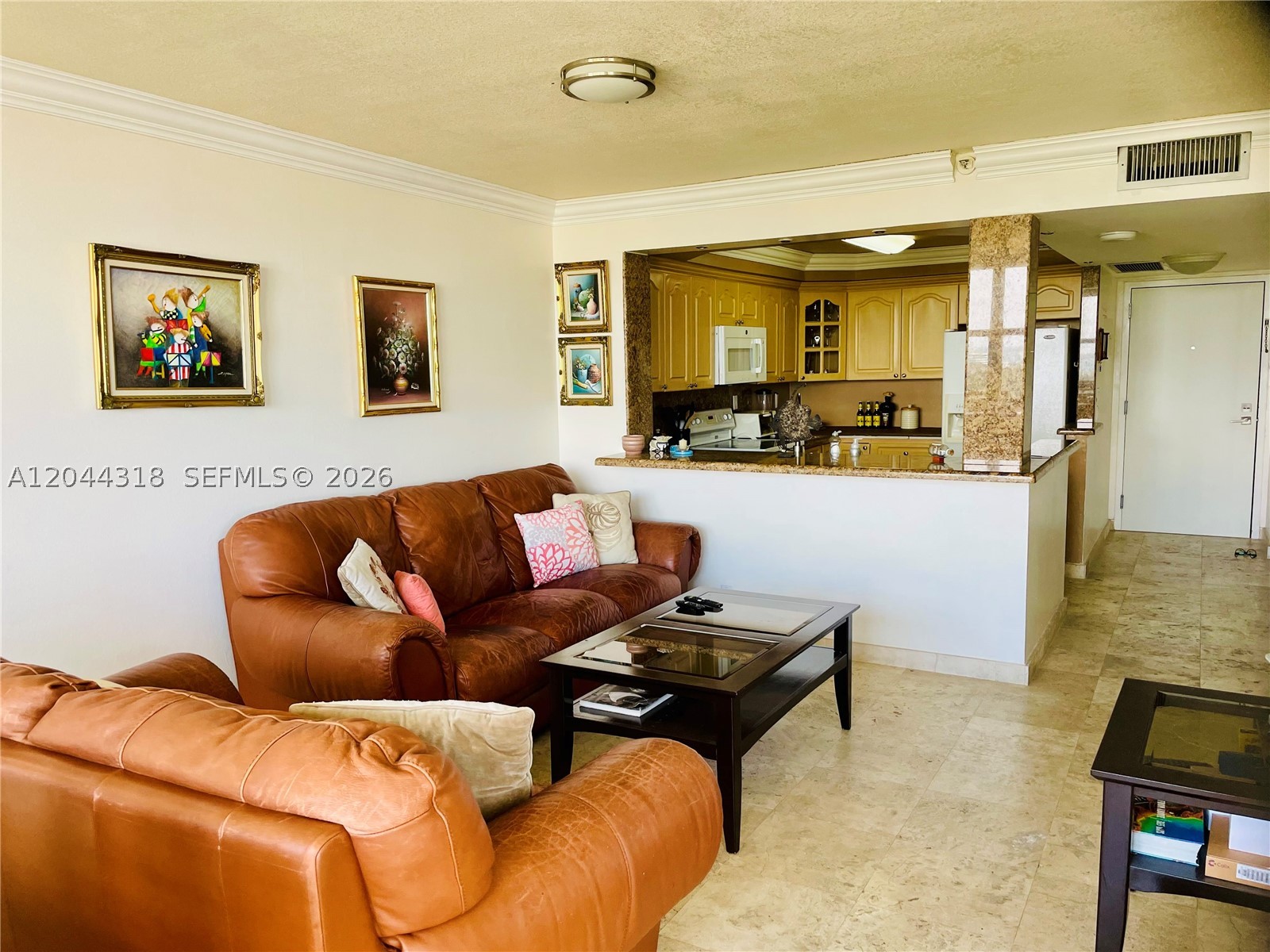 2555 Collins Ave 2006 Property Photo 5