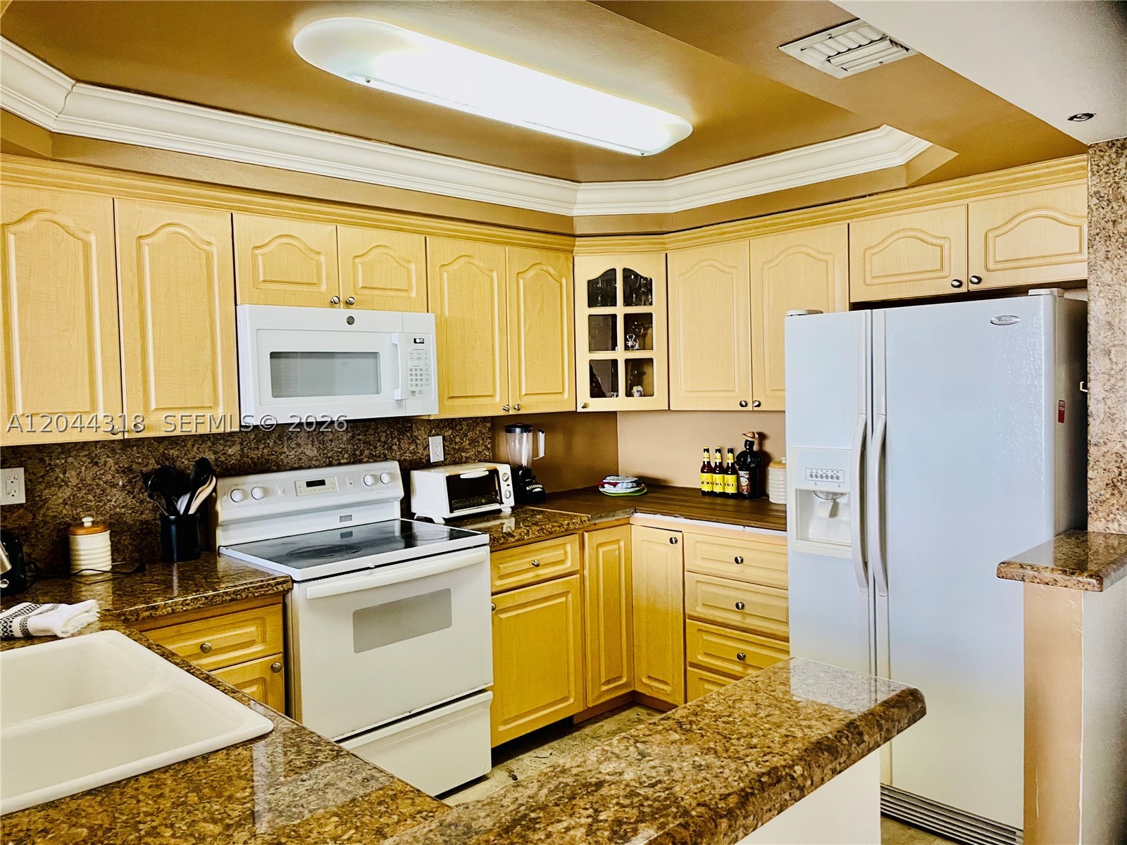 2555 Collins Ave 2006 Property Photo 7