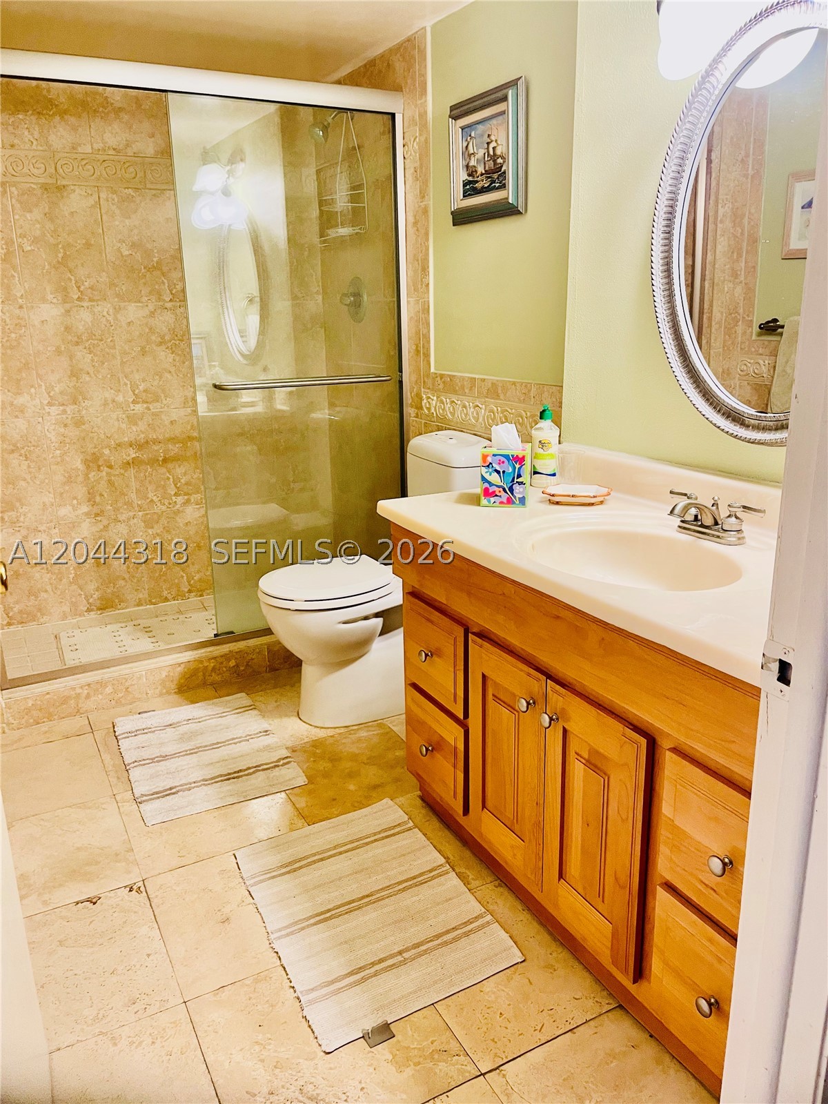 2555 Collins Ave 2006 Property Photo 13