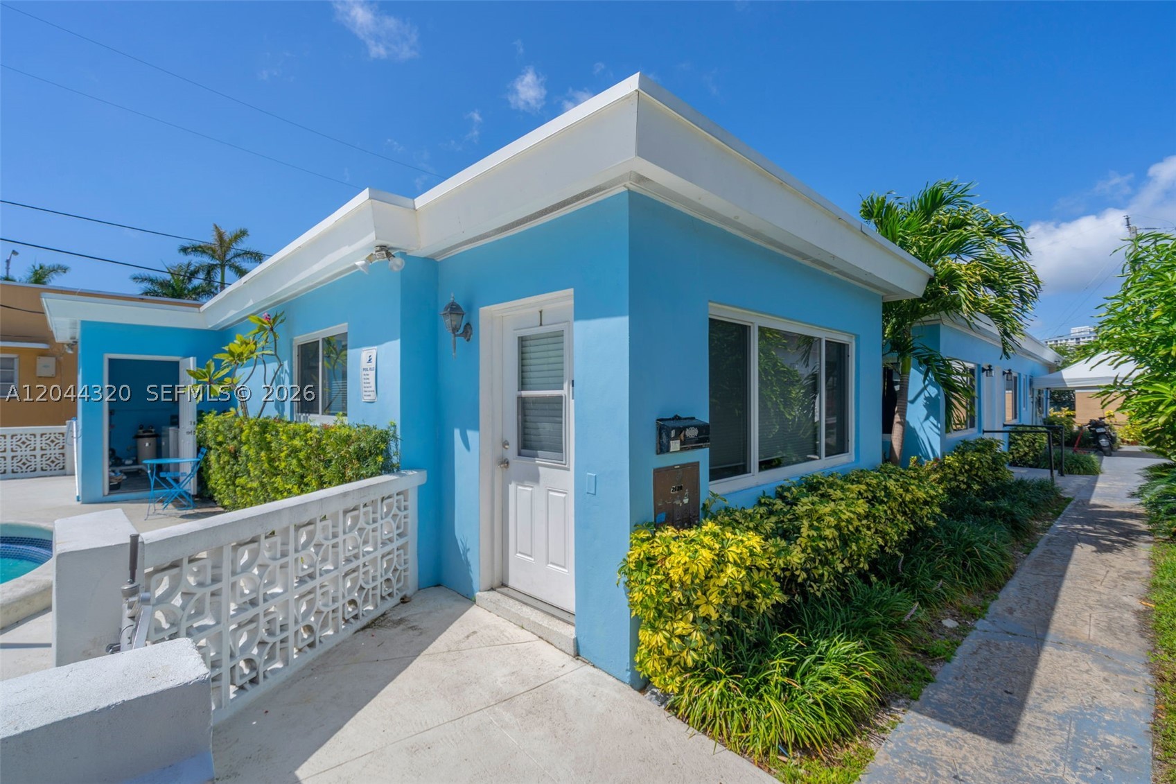 2120 Biarritz Dr 1 Property Photo 2