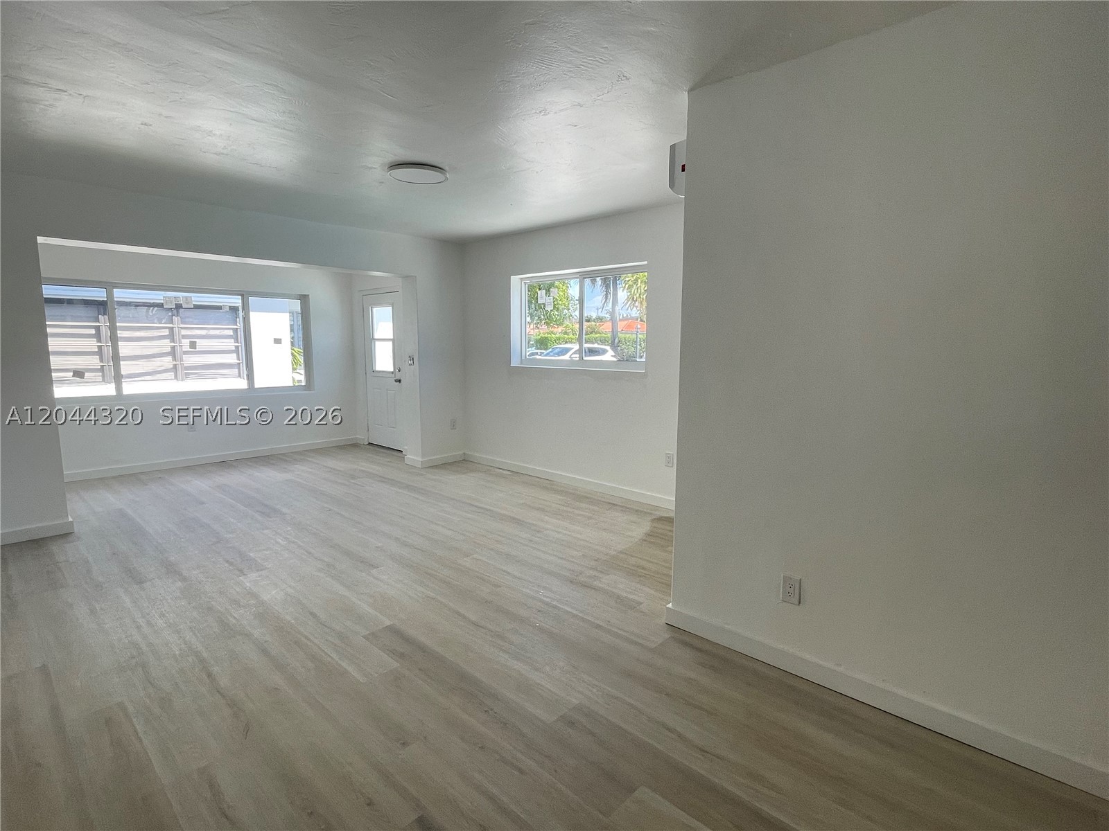 2120 Biarritz Dr 1 Property Photo 9