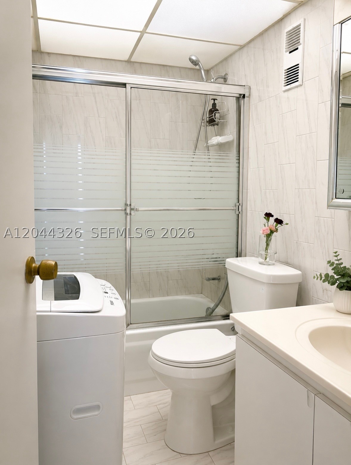 1825 W 44th Pl 806 Property Photo 5