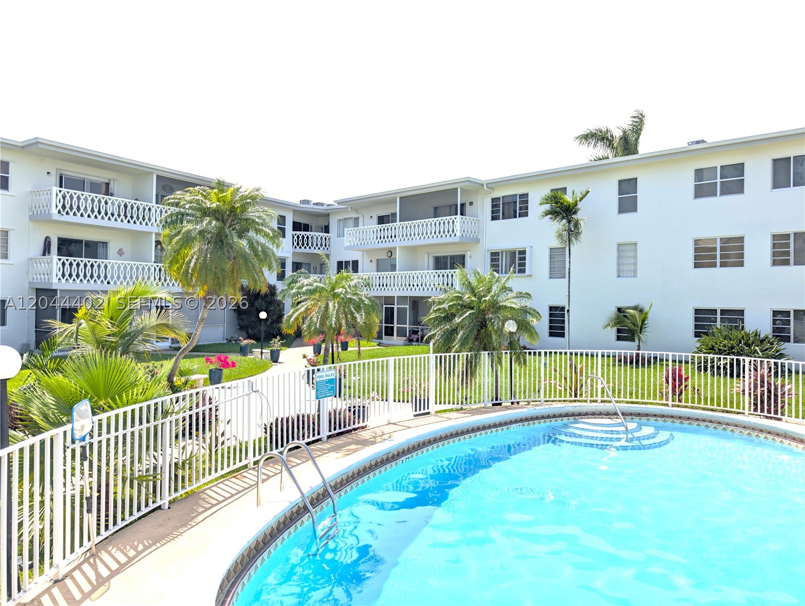 450 Golden Isles Dr 2h Property Photo 3