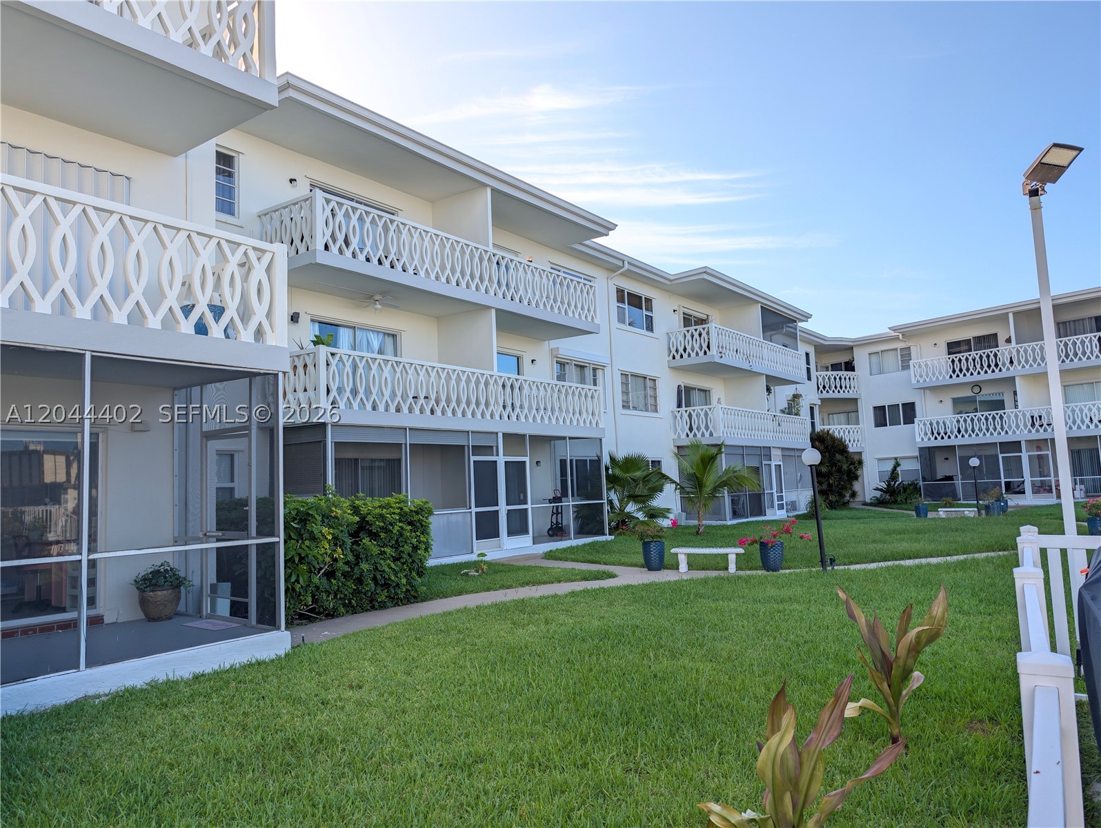 450 Golden Isles Dr 2h Property Photo 4