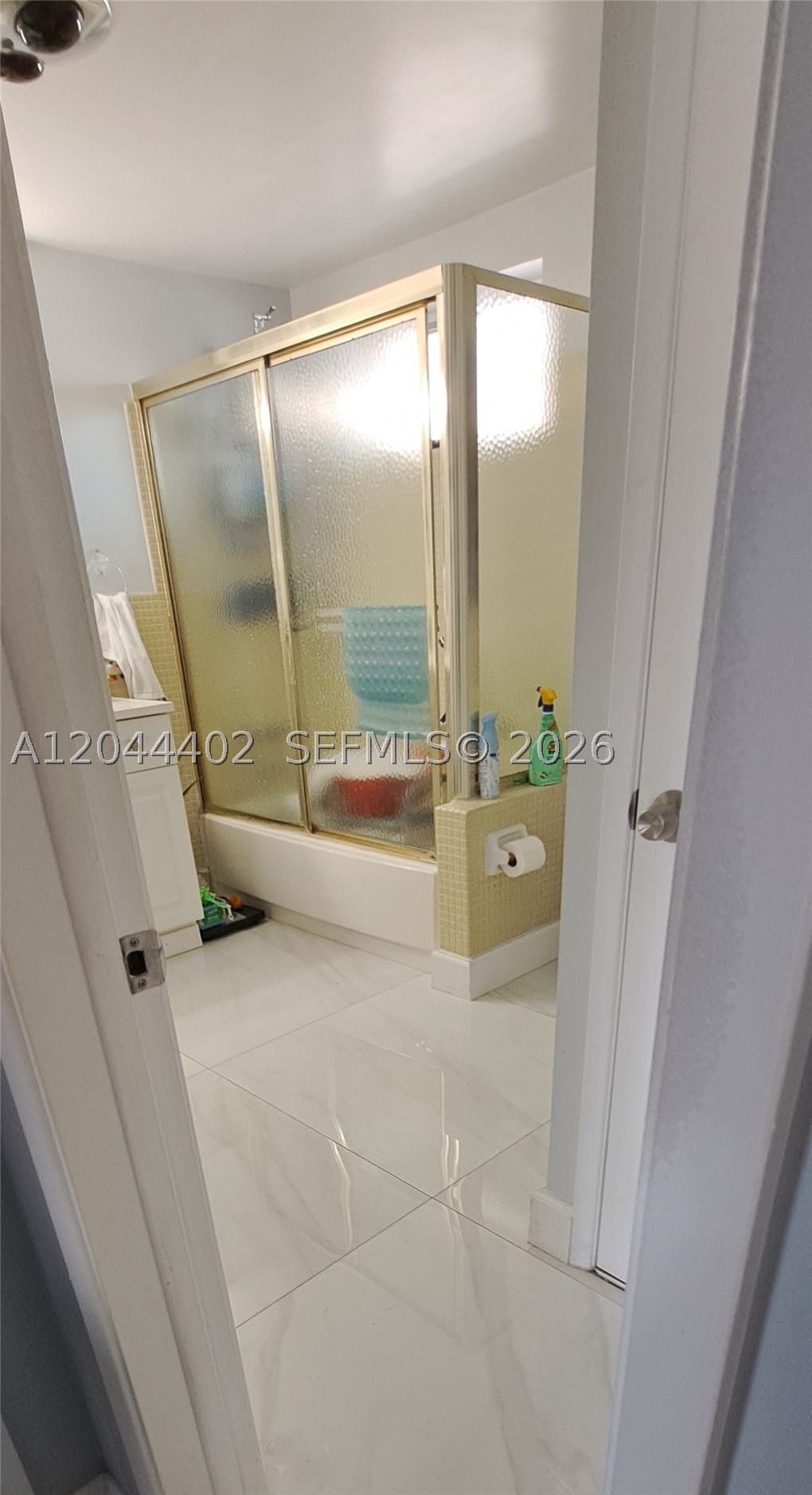 450 Golden Isles Dr 2h Property Photo 10