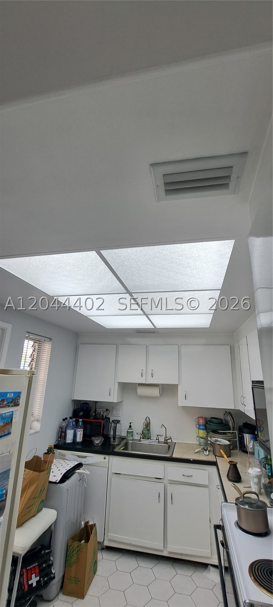 450 Golden Isles Dr 2h Property Photo 12