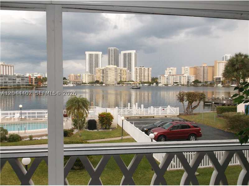 450 Golden Isles Dr 2h Property Photo 16