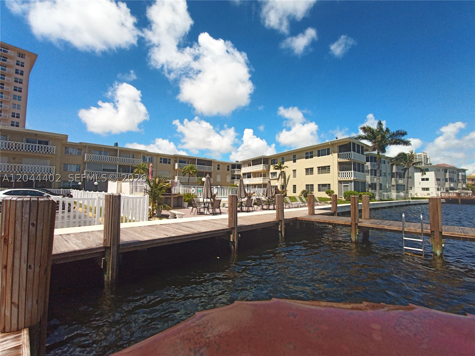 450 Golden Isles Dr 2h Property Photo 19
