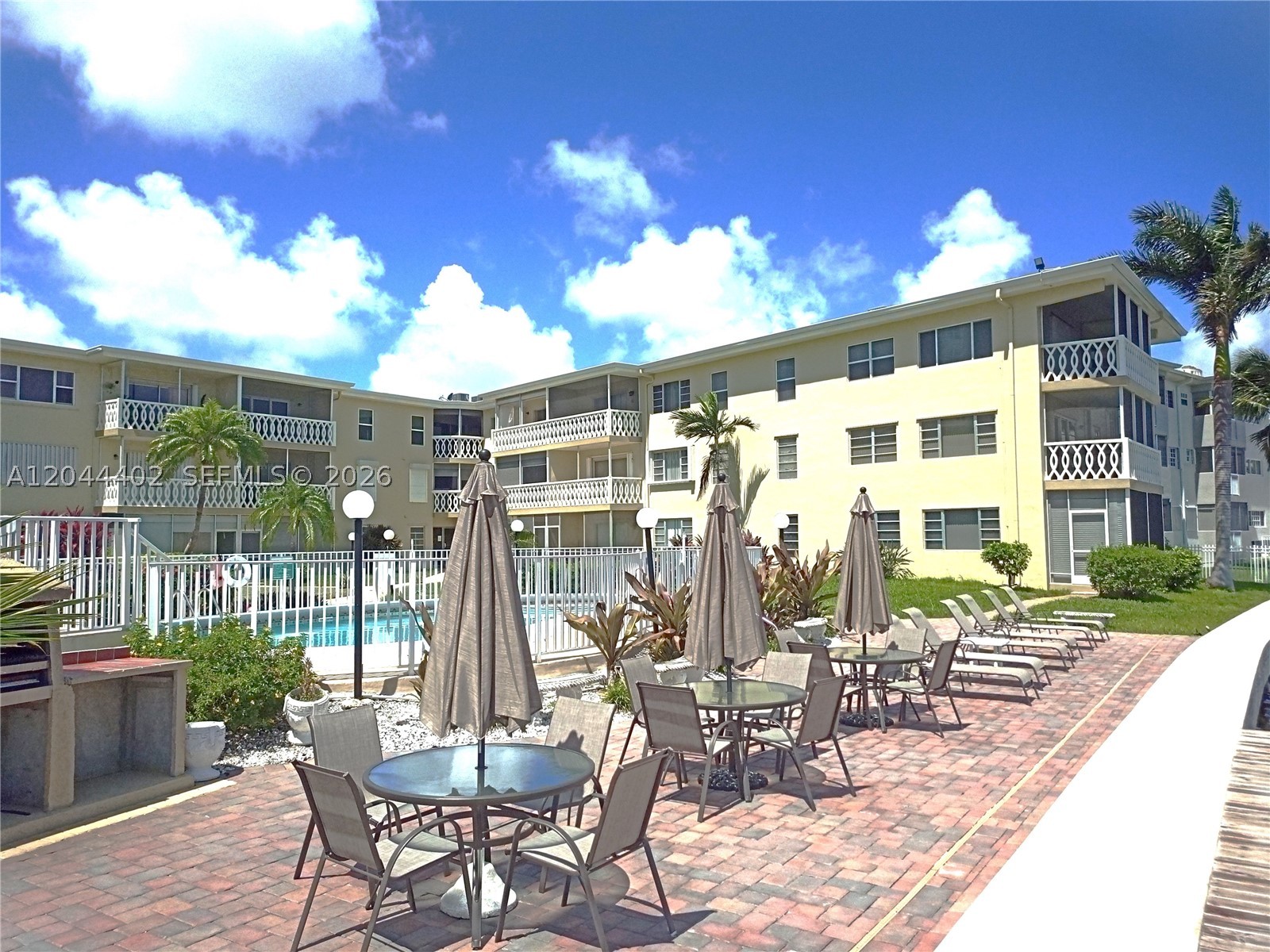 450 Golden Isles Dr 2h Property Photo 25