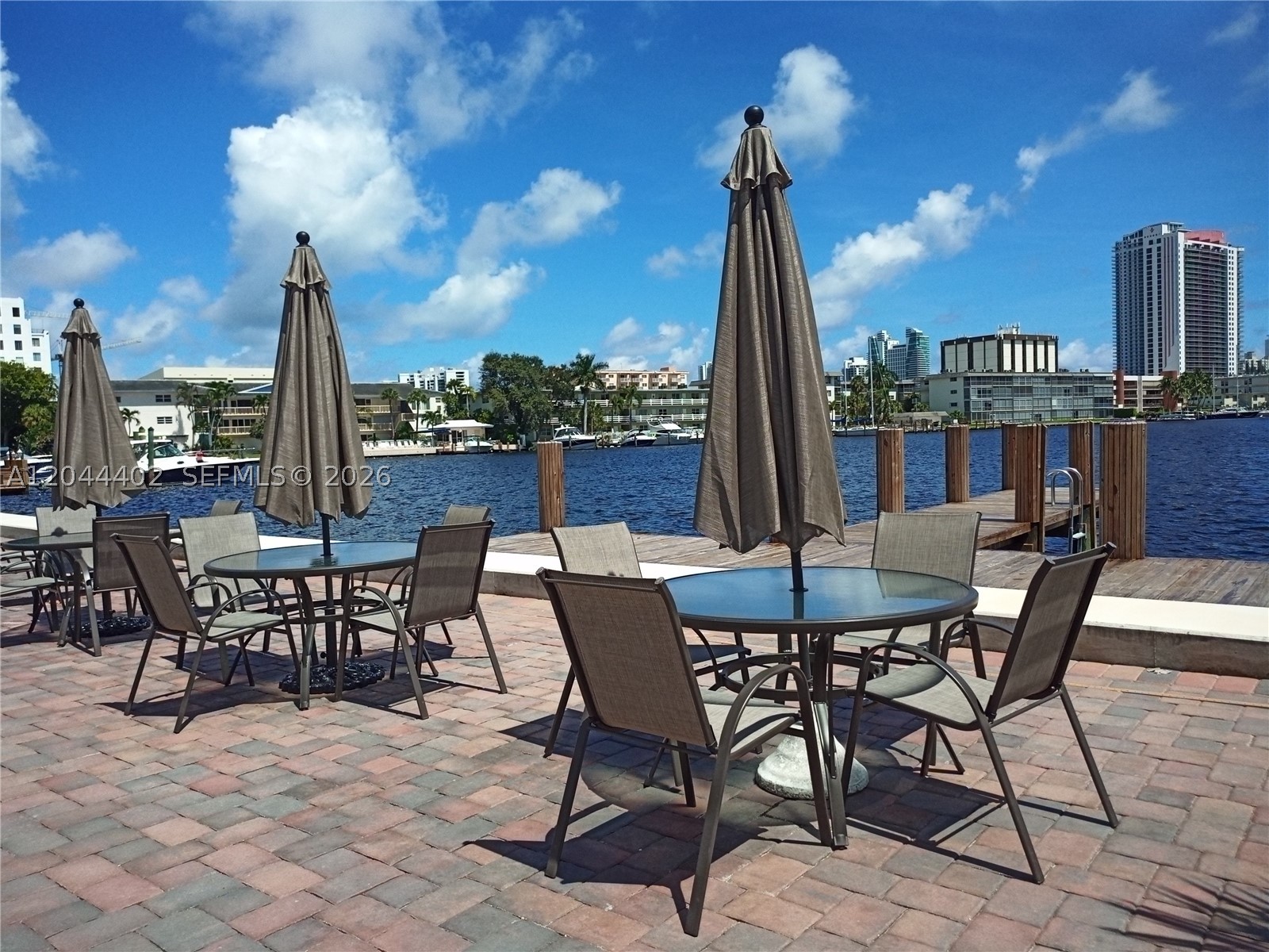 450 Golden Isles Dr 2h Property Photo 27