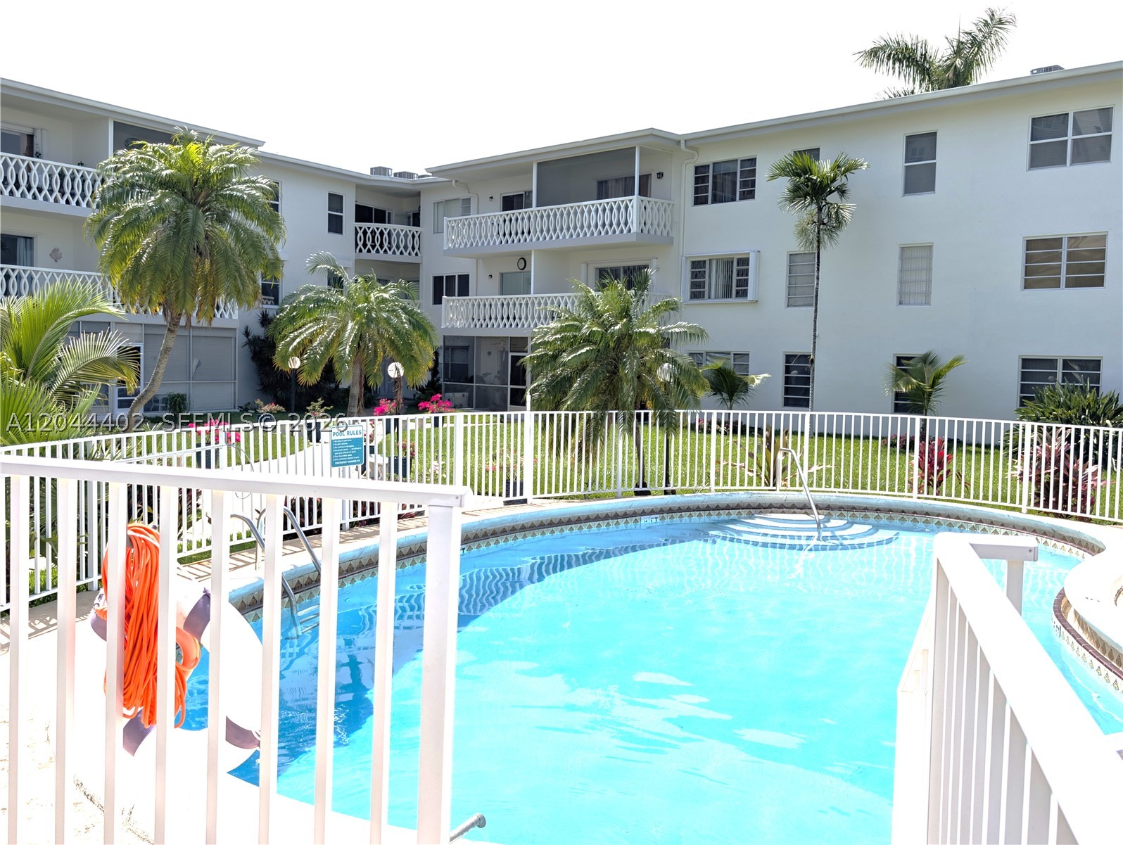 450 Golden Isles Dr 2h Property Photo 34