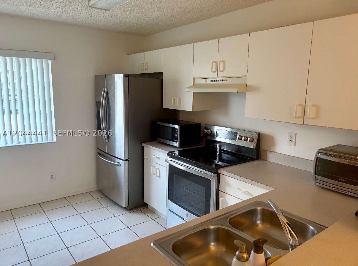 829 Nw 208th Way Property Photo 2